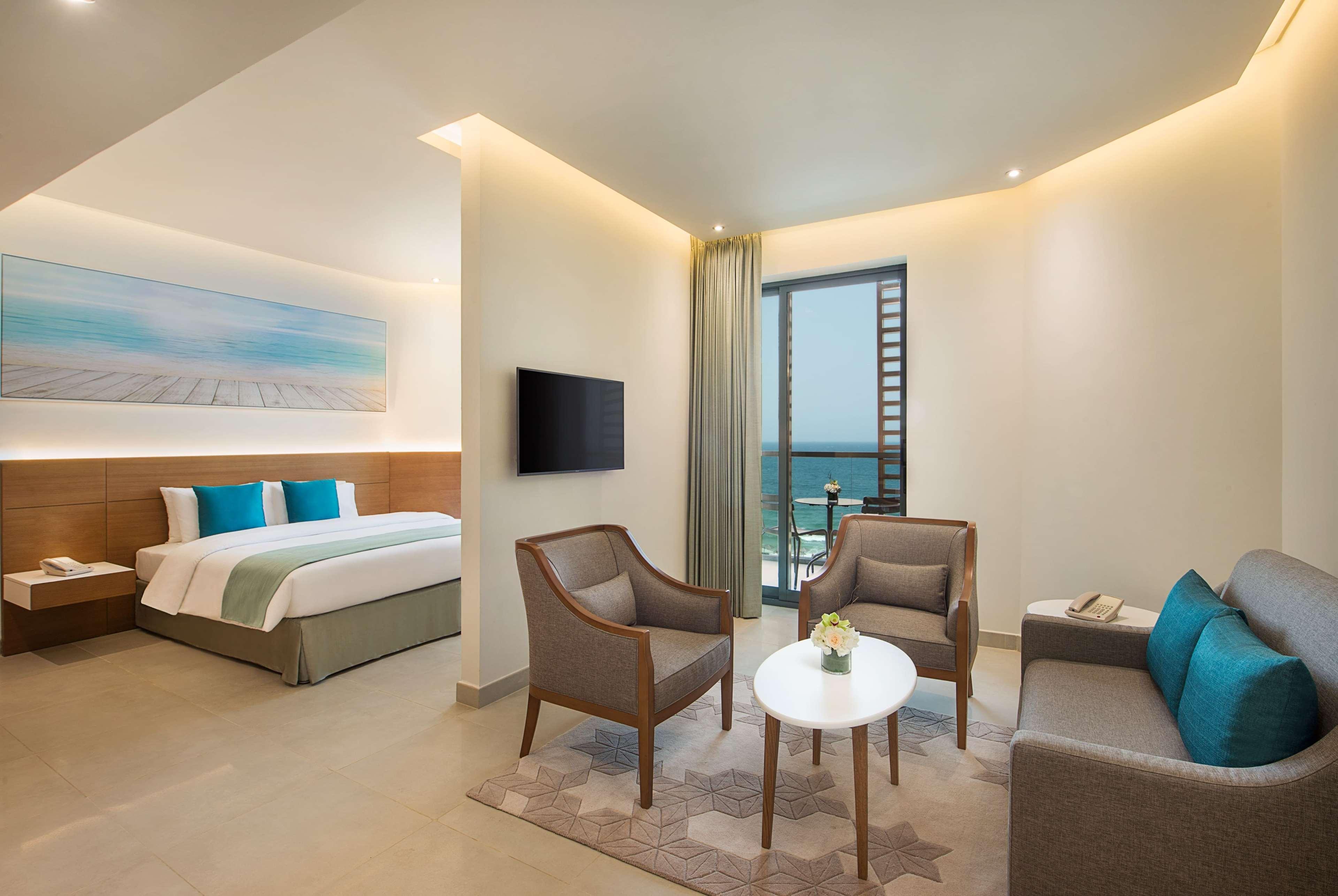 Hotel Wyndham Garden Ajman Corniche Esterno foto