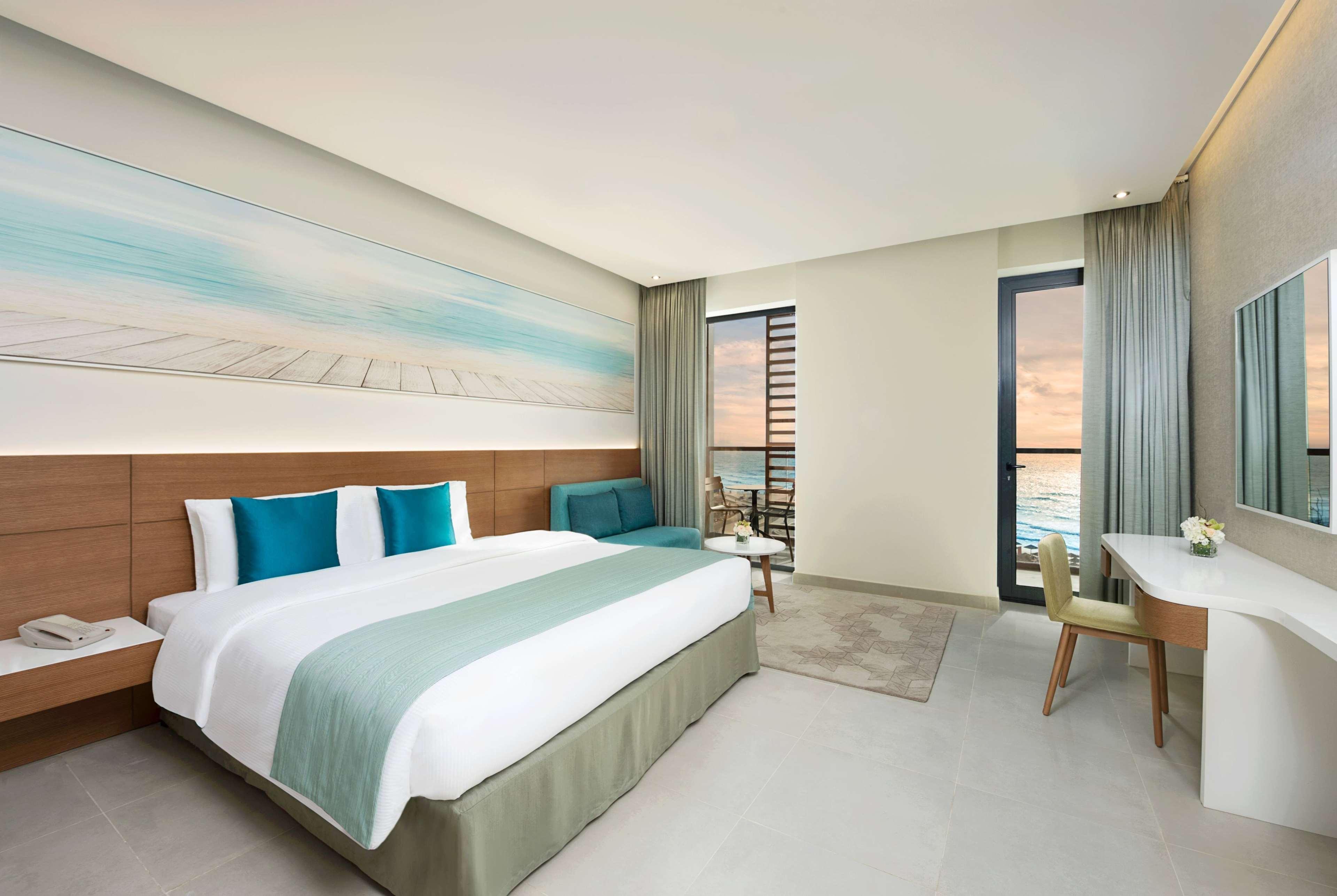 Hotel Wyndham Garden Ajman Corniche Esterno foto