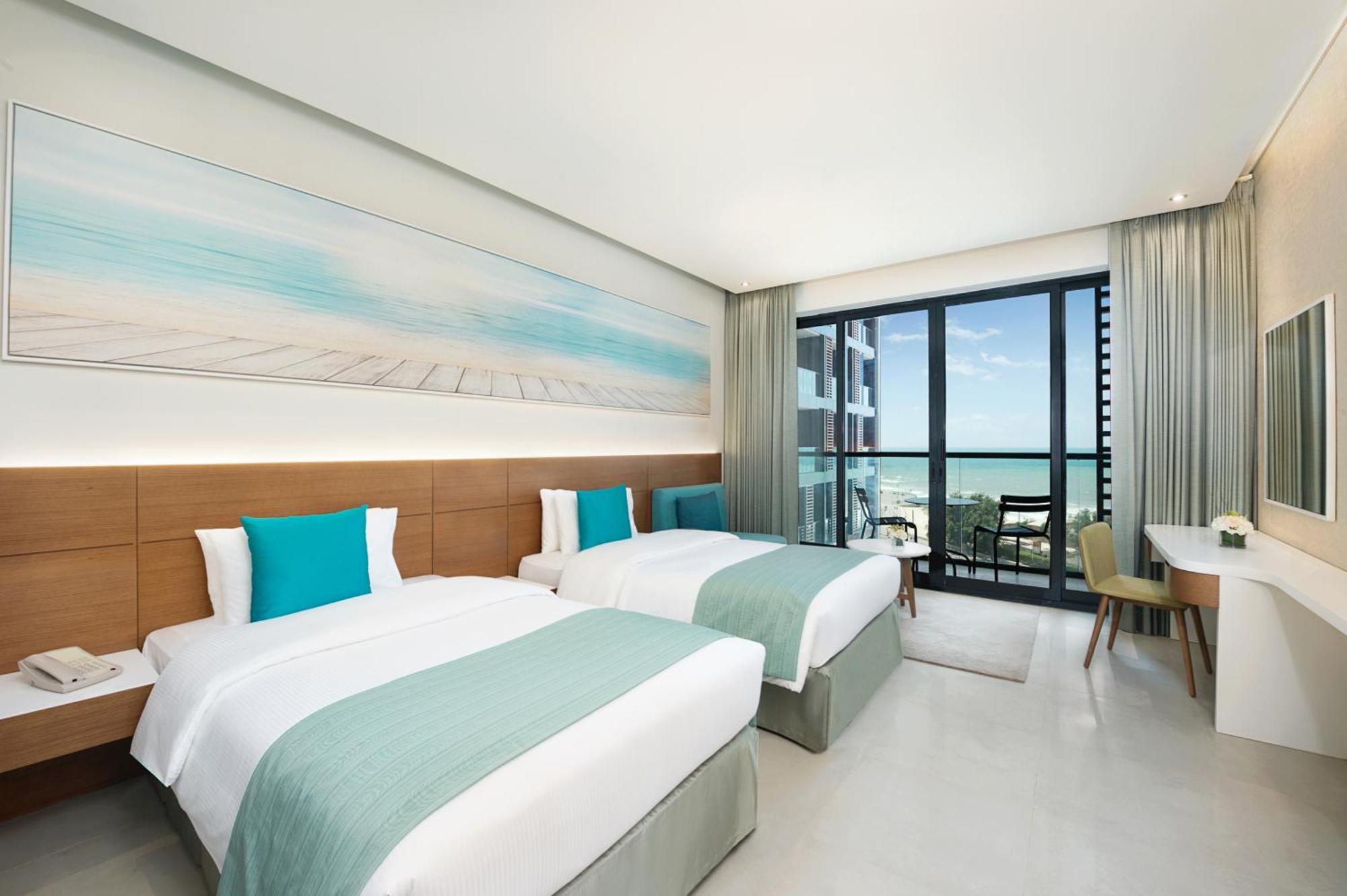 Hotel Wyndham Garden Ajman Corniche Esterno foto